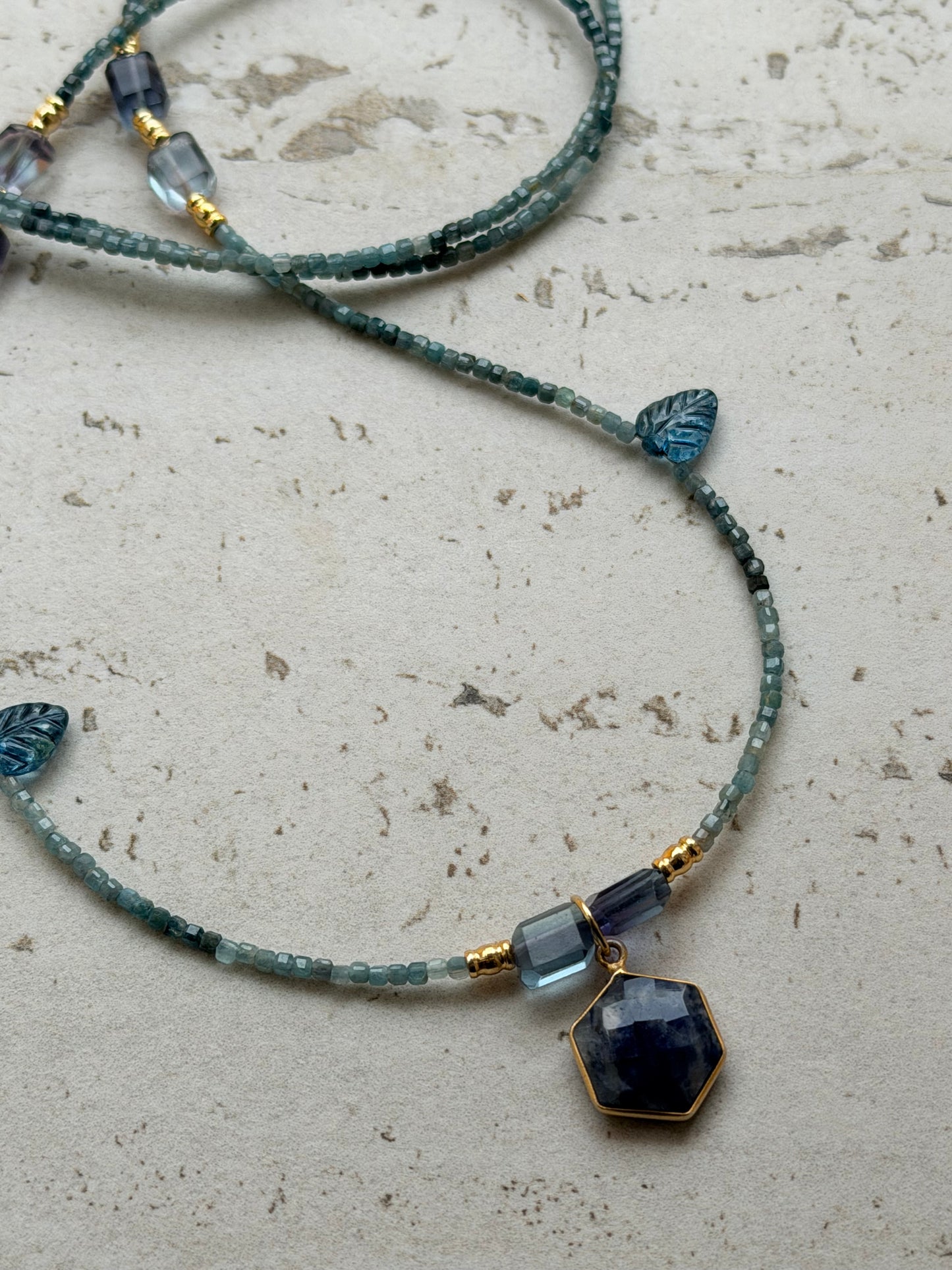 Collana shades of blue
